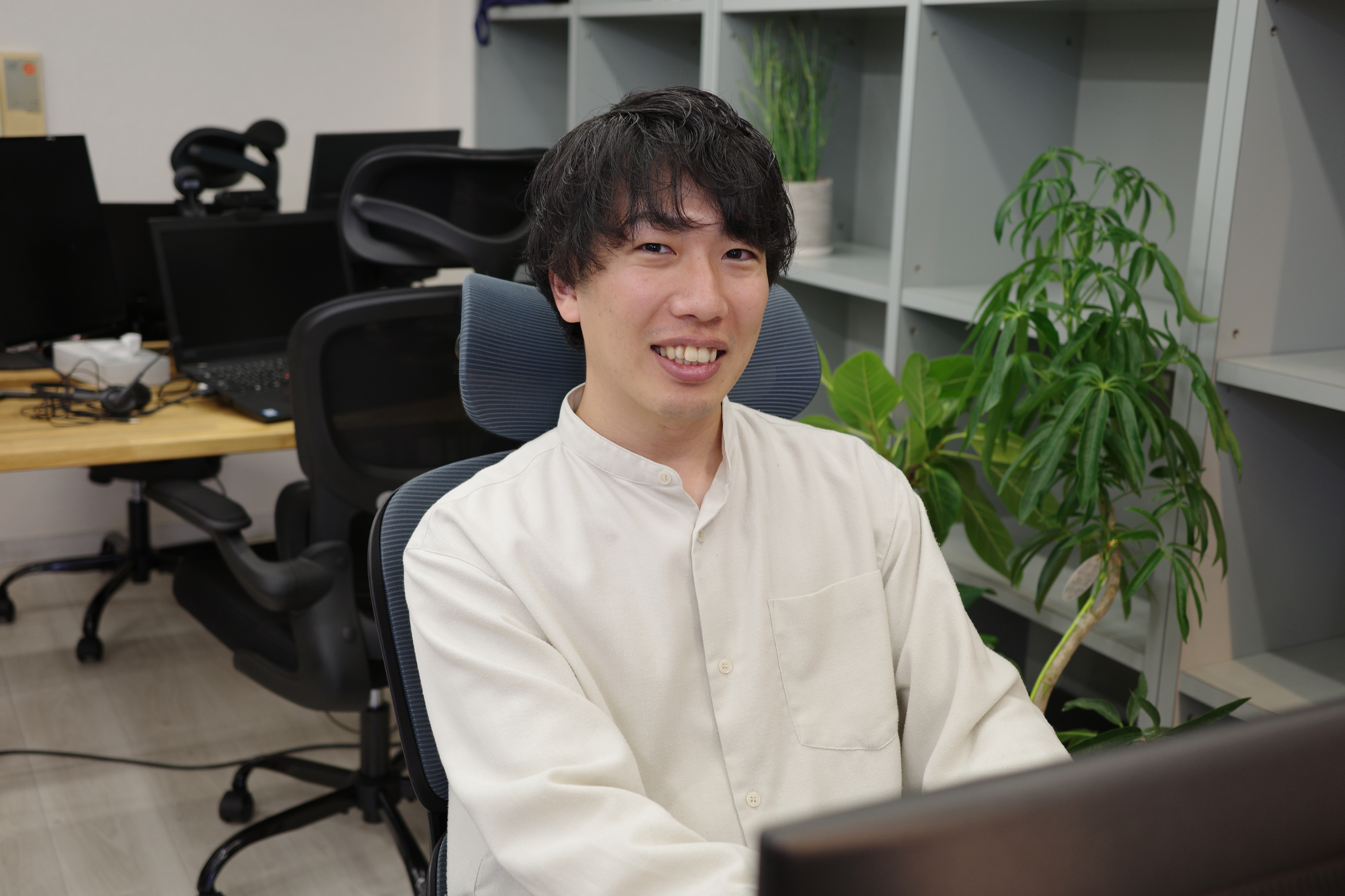 充実したサポートを提供する制作担当スタッフの写真